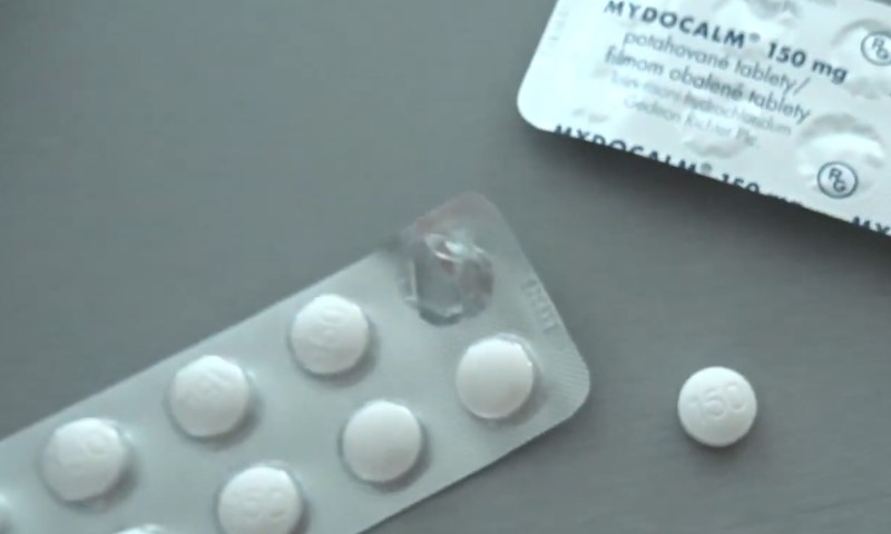 Mydocal tablete na sivoj površini stola