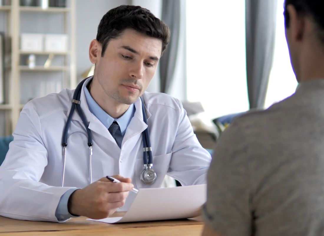 momak na pregledu kod lekara